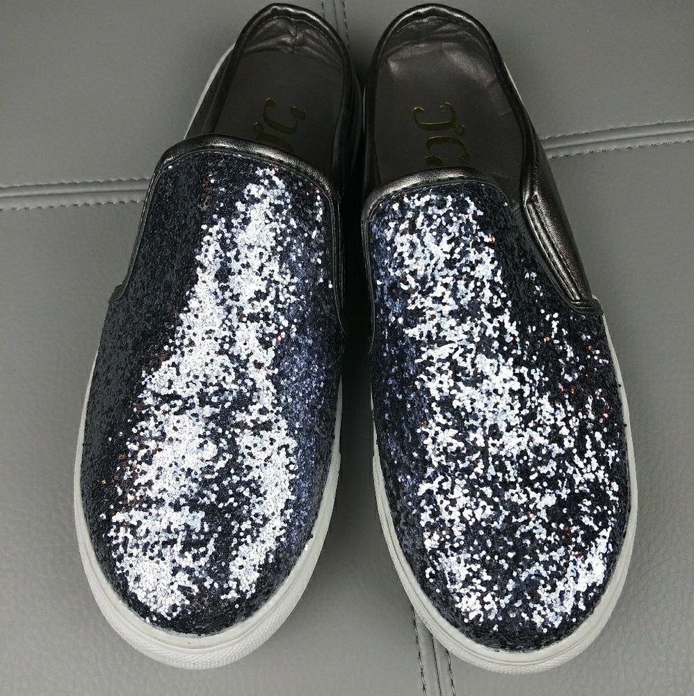 JC SLIP ON SILVER SNEAKERS!!!